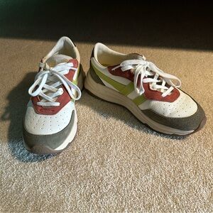 Like new Gola women’s sneakers.